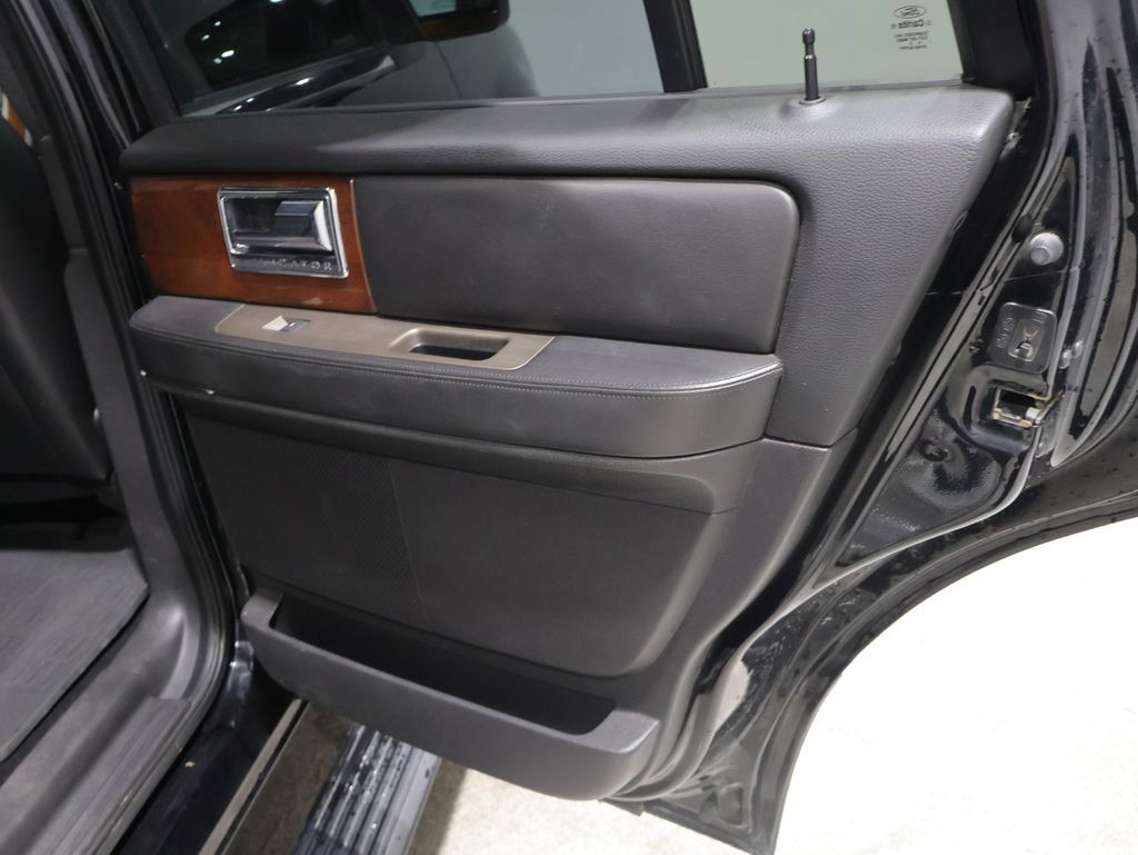 Used 2012 Lincoln Navigator 4WD image 28
