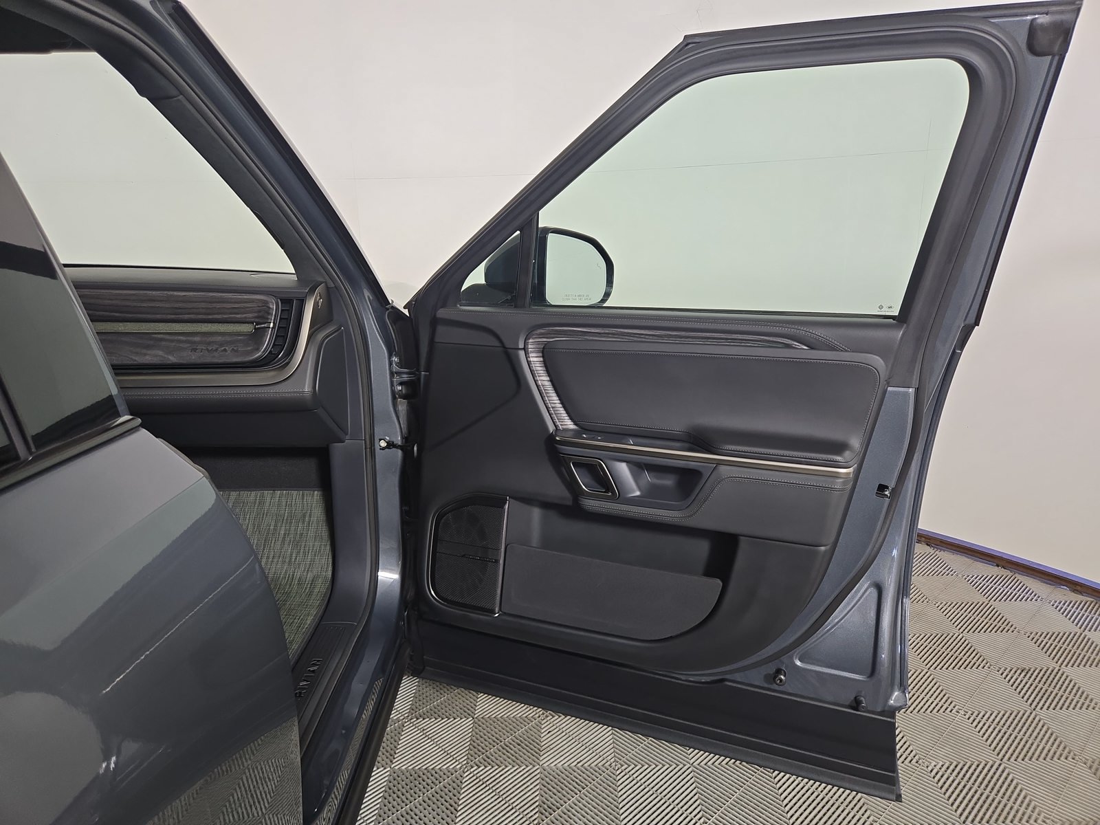 Used 2022 Rivian R1S Launch Edition Quad AWD/4WD image 18
