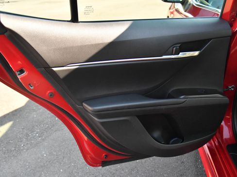 Used 2024 Toyota Camry SE image 31