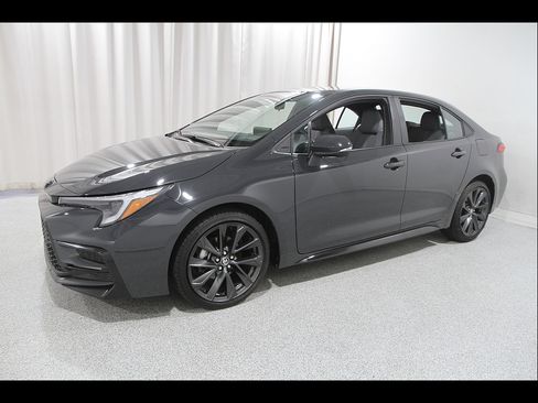 Used 2026 Toyota Corolla SE w/ Carpet Mat Package (TMS) FWD image 3