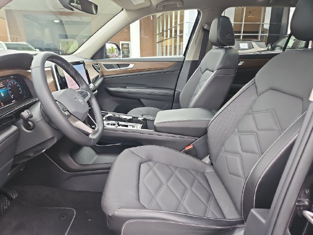 Used 2024 Volkswagen Atlas SE AWD/4WD image 14