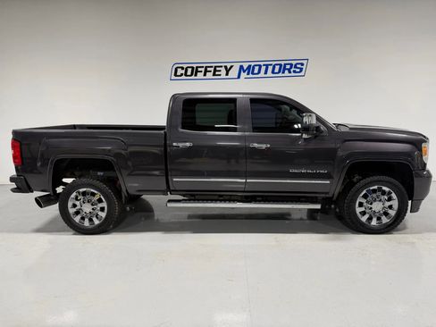 Used 2015 GMC Sierra 2500 Denali w/ Duramax Plus Package image 7