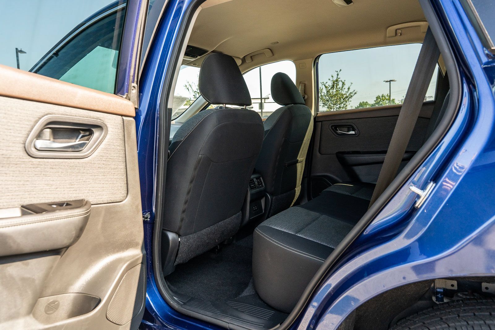 Used 2023 Nissan Rogue SV FWD image 16