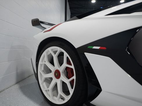 Used 2020 Lamborghini Aventador SVJ AWD/4WD image 11