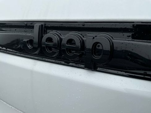 New 2025 Jeep Grand Cherokee Limited w/ Luxury Tech Group II AWD/4WD image 17
