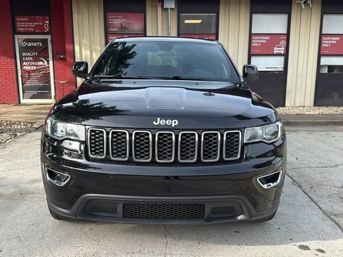 Used 2018 Jeep Grand Cherokee Laredo AWD/4WD image 2