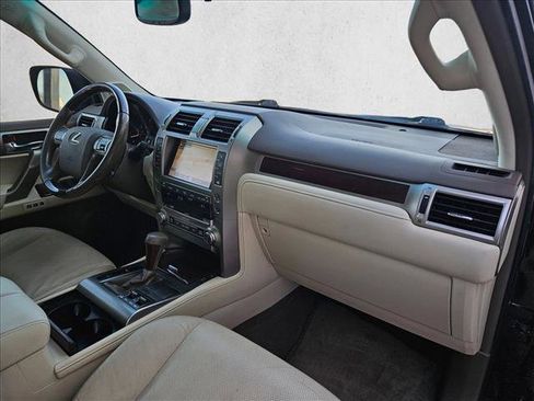 Used 2017 Lexus GX 460 Premium image 25