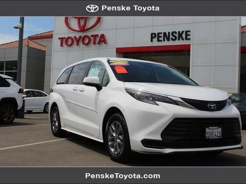 Certified 2026 Toyota Sienna LE FWD image 1