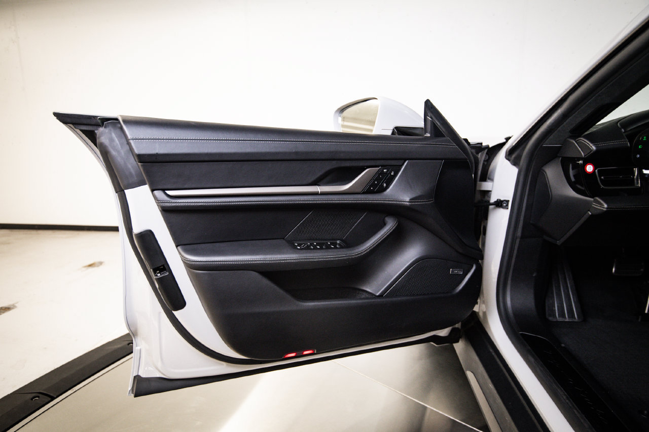 Certified 2025 Porsche Taycan Turbo AWD/4WD image 24