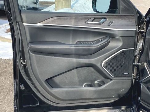 Used 2021 Jeep Grand Cherokee L Limited w/ Luxury Tech Group II image 23