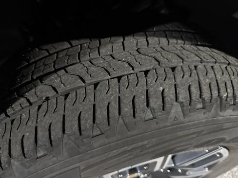 Used 2023 Chevrolet Colorado LT w/ LT Convenience Package III image 11