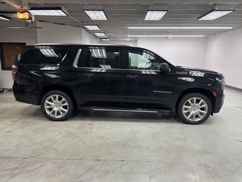 Used 2023 Chevrolet Suburban High Country image 12