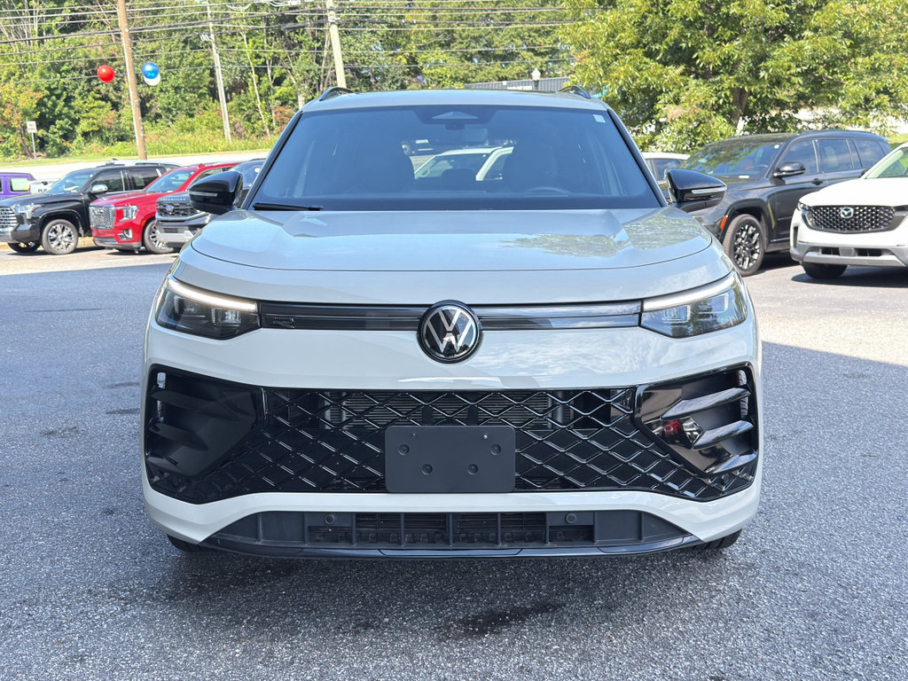 Used 2026 Volkswagen Tiguan SE R-Line FWD image 3