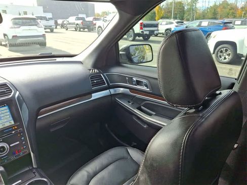 Used 2018 Ford Explorer Limited w/ Equipment Group 301A image 11