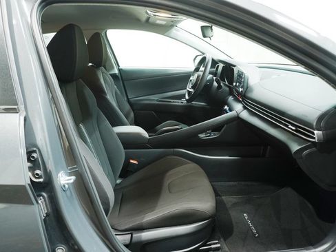 Used 2023 Hyundai Elantra SEL w/ Preferred Accessory Package FWD image 12