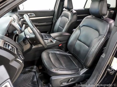 Used 2018 Ford Explorer XLT w/ Equipment Group 202A image 13