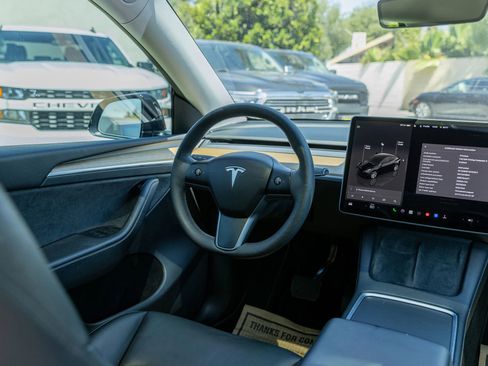 Used 2022 Tesla Model Y Long Range AWD/4WD image 24