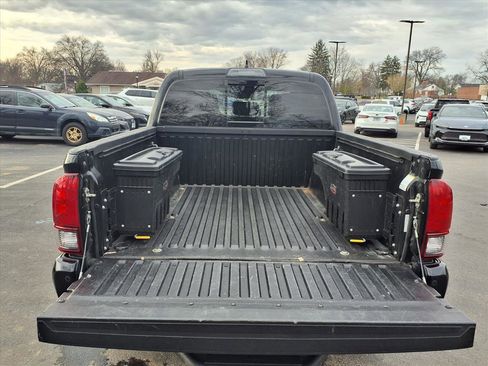 Used 2018 Toyota Tacoma TRD Off-Road image 27