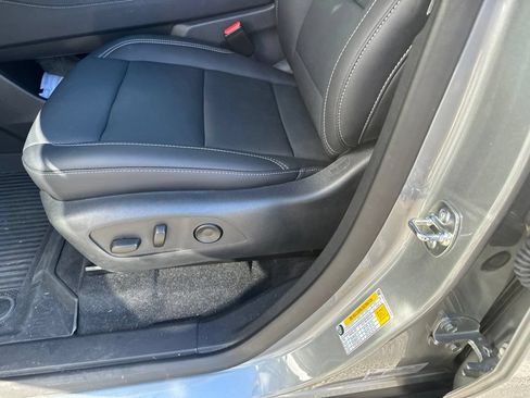 Used 2025 Chevrolet Traverse LT w/ Sun and Wheel Package FWD image 11