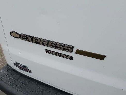 Used 2014 Chevrolet Express 2500 w/ Express Access Plus Package image 6