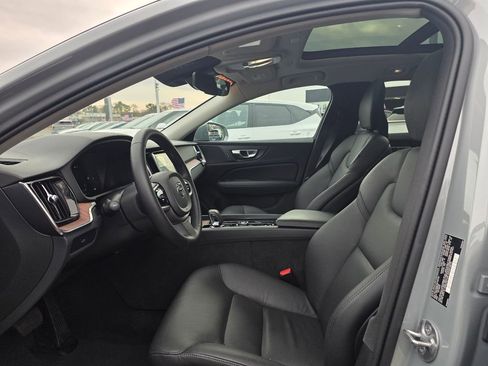 Used 2025 Volvo V60 B5 Cross Country Plus AWD/4WD image 19