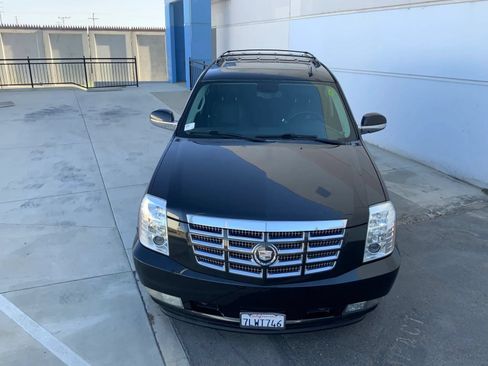 Used 2011 Cadillac Escalade Luxury AWD/4WD image 5