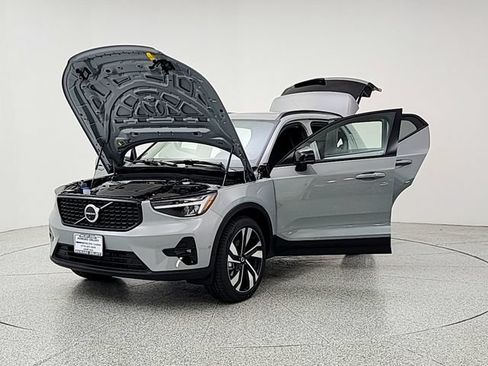 New 2026 Volvo XC40 B5 Plus w/ Climate Package AWD/4WD image 9