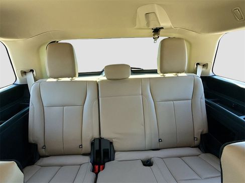 Used 2024 Ford Expedition XLT image 28