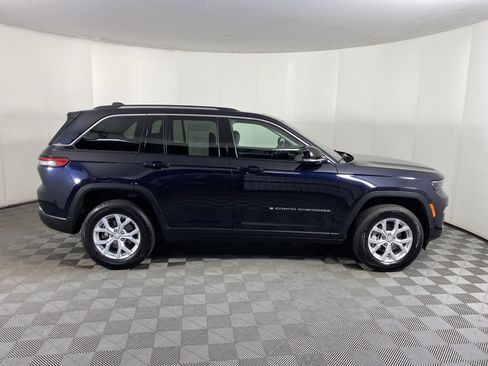 Used 2024 Jeep Grand Cherokee Limited AWD/4WD image 8