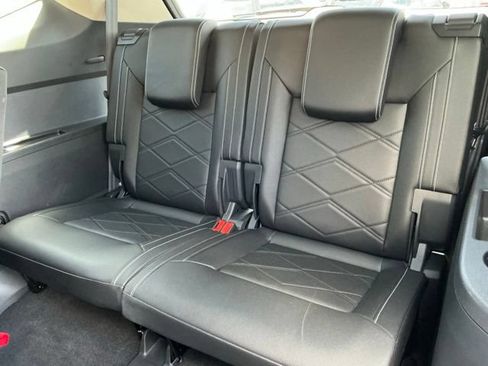 Certified 2025 Volkswagen Atlas SE AWD/4WD image 17