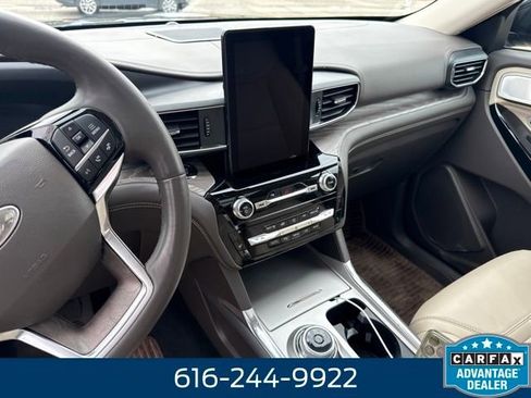 Used 2024 Ford Explorer Platinum w/ Technology Package AWD/4WD image 3