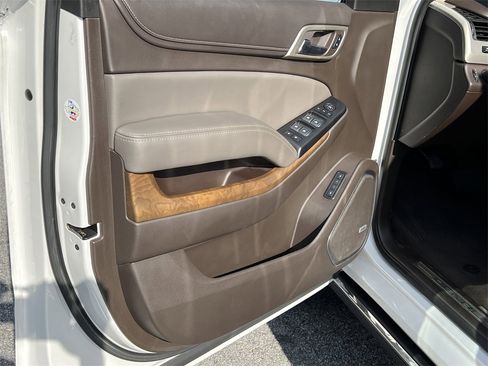 Used 2020 GMC Yukon Denali w/ Denali Premium Package image 8