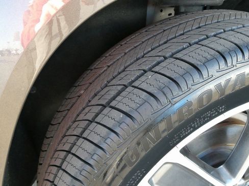 Used 2019 GMC Acadia Denali image 12