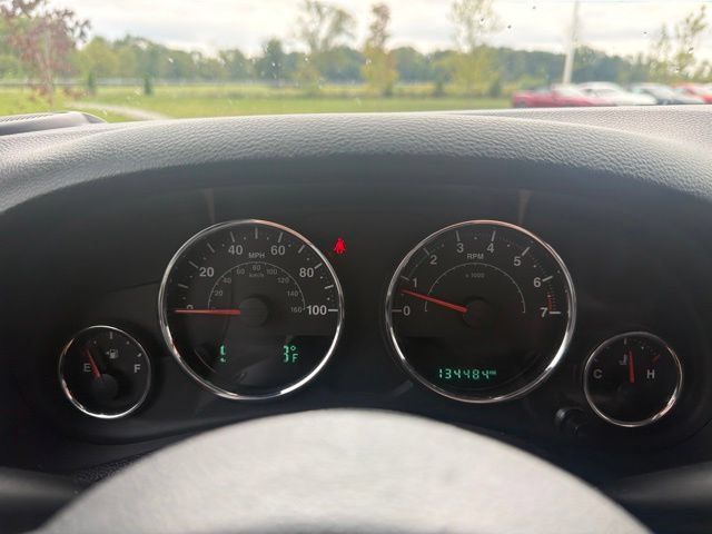 Used 2015 Jeep Wrangler Unlimited Sport w/ Connectivity Group AWD/4WD image 33