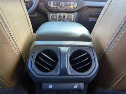 Used 2022 Jeep Wrangler Unlimited Sahara image 13