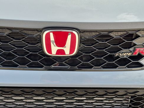 Used 2025 Honda Civic Type R image 9