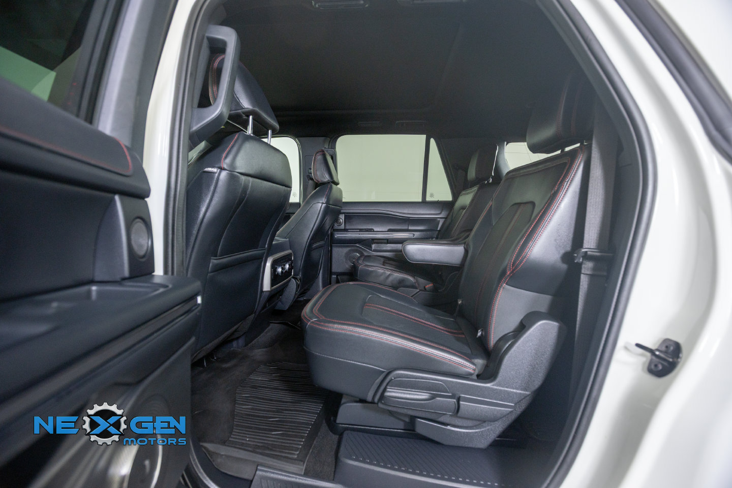 Used 2024 Ford Expedition Max Limited AWD/4WD image 31