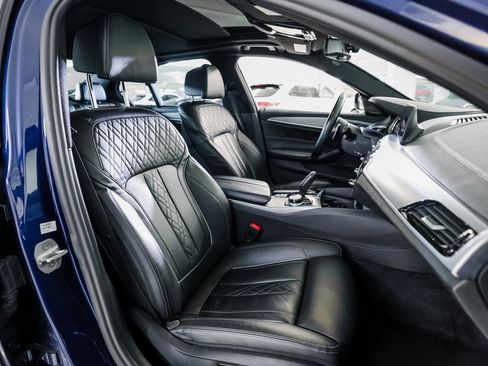 Used 2018 BMW M550i xDrive image 30