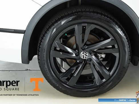 Used 2023 Volkswagen Tiguan SE R-Line FWD image 13