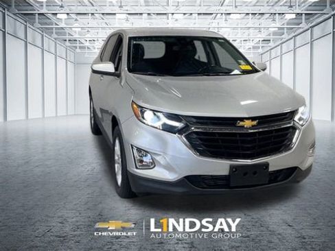 Used 2020 Chevrolet Equinox LT w/ Driver Convenience Package image 4