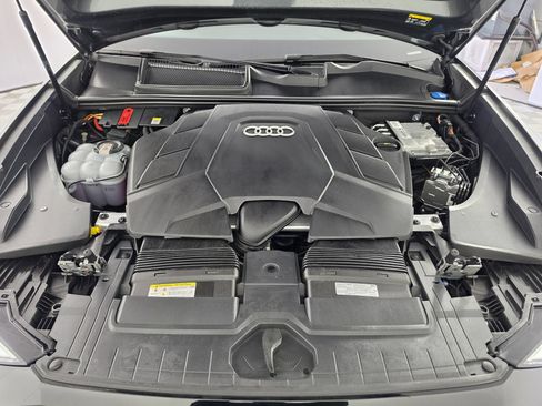 Used 2023 Audi Q8 Prestige AWD/4WD image 34
