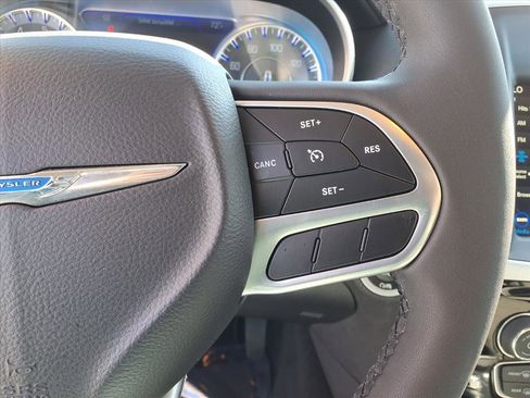 Used 2023 Chrysler 300 Touring w/ Sport Appearance Package image 12