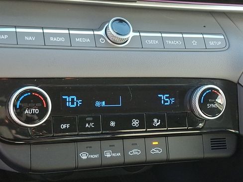 Used 2024 Hyundai Elantra SEL image 16