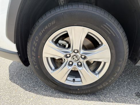 Certified 2024 Toyota RAV4 XLE FWD image 21