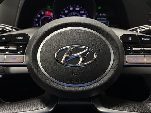 Used 2023 Hyundai Elantra SEL w/ Preferred Accessory Package FWD image 15