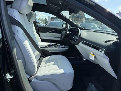 New 2025 Cadillac Lyriq Luxury image 10