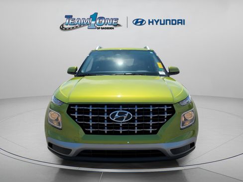 Used 2024 Hyundai Venue SEL FWD image 2