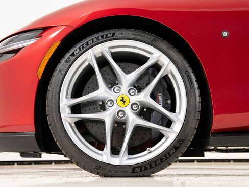 Certified 2025 Ferrari Roma Spider RWD image 17
