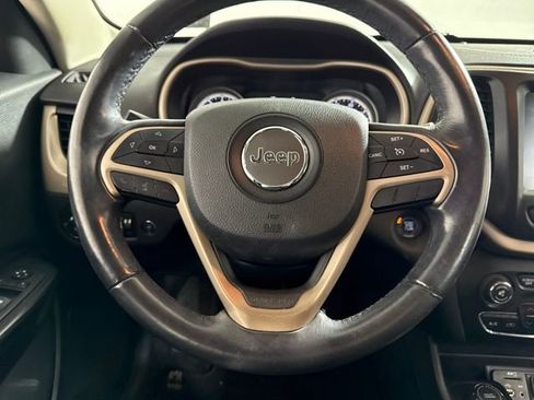 Used 2015 Jeep Cherokee Latitude w/ Comfort/Convenience Group image 17