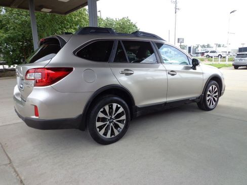 Used 2016 Subaru Outback 3.6R Limited AWD/4WD image 4